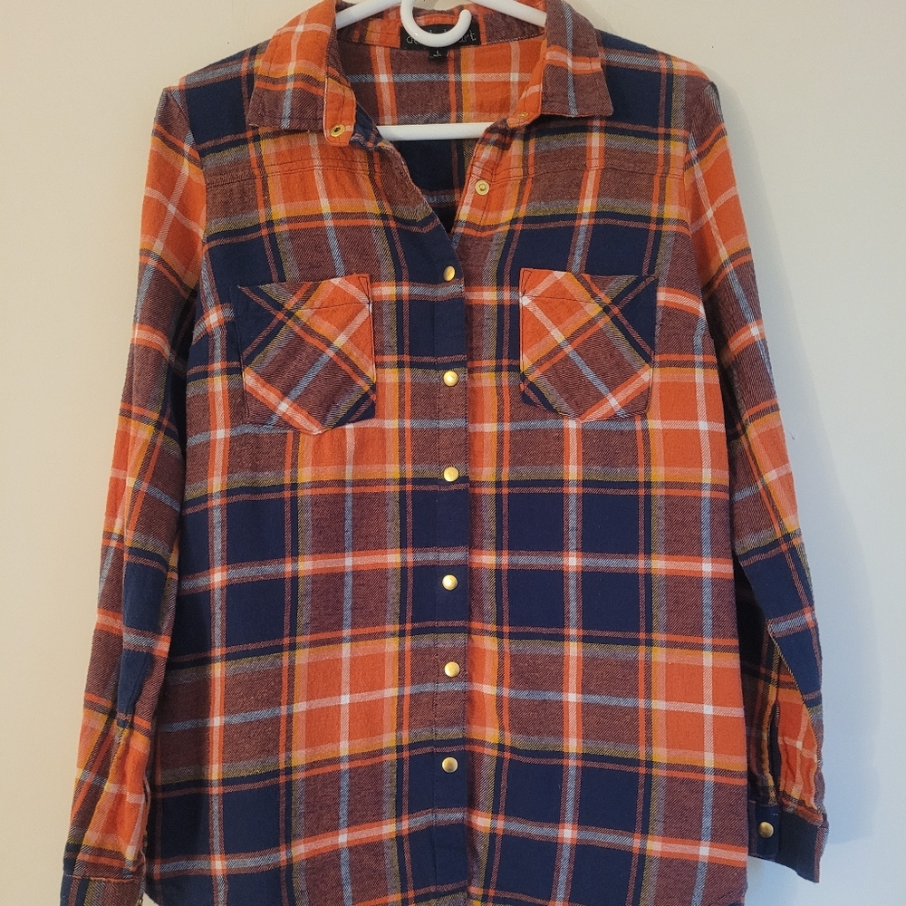 Long sleeve plaid button down top